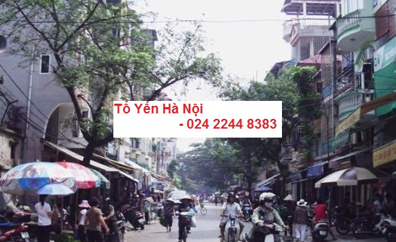 Cua hang banh trung thu huu nghi gan pho dang tran con